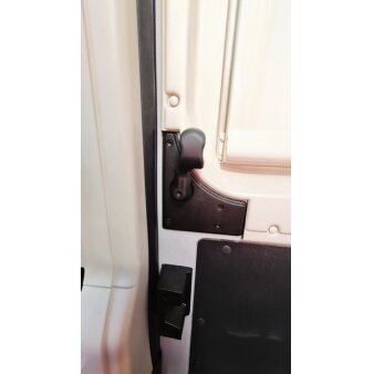 Stumdomų durų rankena dešinėje 1 Stumdomų durų rankena dešinėje 1