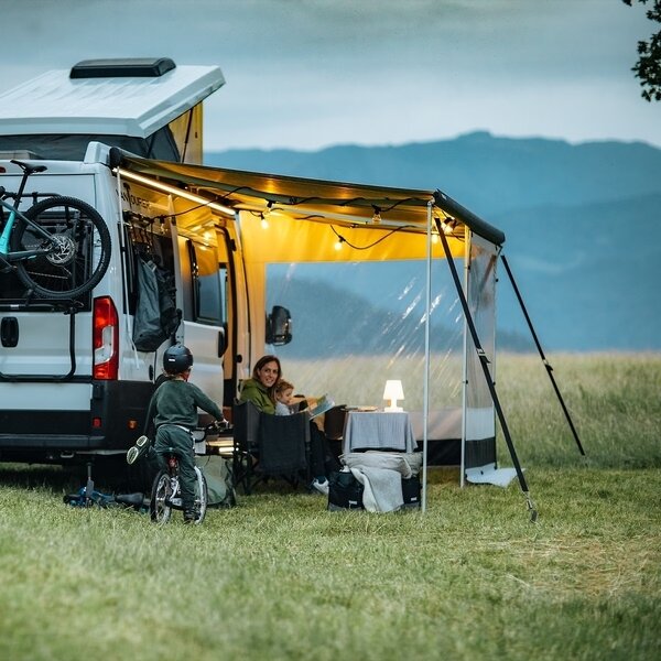 Thule Omnistor 5200 ant šoninės sienos montuojama markizė – 190–500 cm – baltas korpusas 5