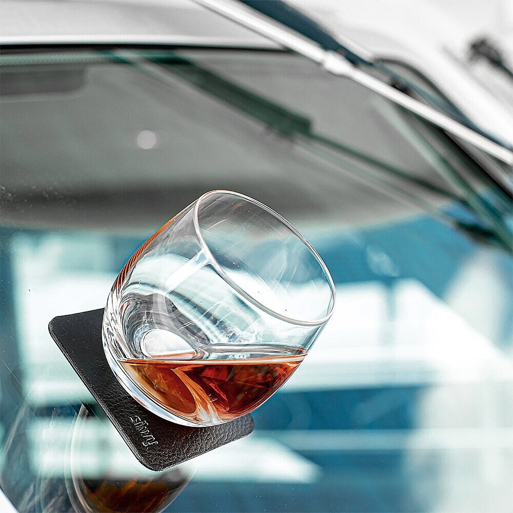 Magnetinių krištolinių stiklinių WHISKEY rinkinys iš 2 skaidrių 2 Magnetinių krištolinių stiklinių WHISKEY rinkinys iš 2 skaidrių 2