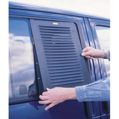 Siauros ventiliacijos grotelės AIRvent stumdomiems langams VW T4 1 Siauros ventiliacijos grotelės AIRvent stumdomiems langams VW T4 1