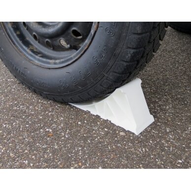 Plastikinė ratų trinkelė Plastikinė ratų trinkelė