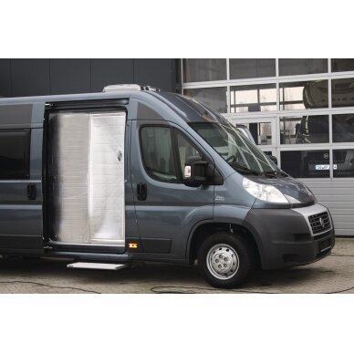 Šiluminės užuolaidos stumdomos durys šviesiai pilkos - Fiat Ducato X250/290, Peugeot Boxer / Jumper Šiluminės užuolaidos stumdomos durys šviesiai pilkos - Fiat Ducato X250/290, Peugeot Boxer / Jumper