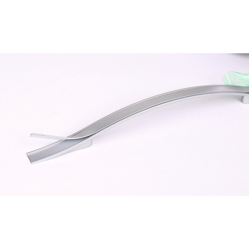 Spintelės rankena sidabrinė, matiškai lakuota, ilgis 160mm 1 Spintelės rankena sidabrinė, matiškai lakuota, ilgis 160mm 1