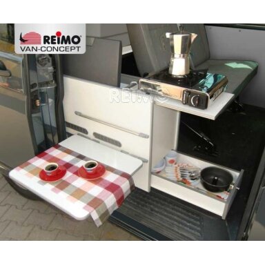 Virtuvės dalis VW T6/5 kR Cooky kaip baigta dalis su apmušalais lovos prailginimui Virtuvės dalis VW T6/5 kR Cooky kaip baigta dalis su apmušalais lovos prailginimui