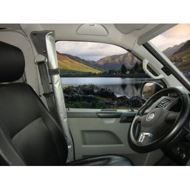 VW T5 priekinio stiklo žaliuzės IV iki 2009 m. pilkos spalvos 1 VW T5 priekinio stiklo žaliuzės IV iki 2009 m. pilkos spalvos 1